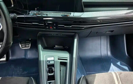 Volkswagen Golf VIII, 2023 год, 1 750 000 рублей, 14 фотография
