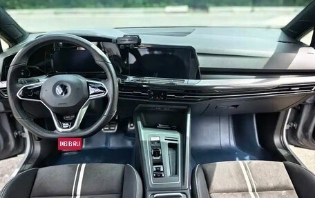 Volkswagen Golf VIII, 2023 год, 1 750 000 рублей, 13 фотография