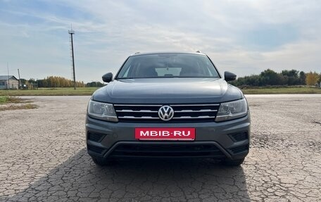 Volkswagen Tiguan II, 2021 год, 2 850 000 рублей, 2 фотография