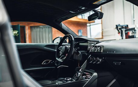 Audi R8, 2019 год, 17 000 000 рублей, 5 фотография