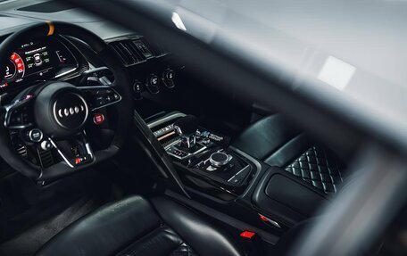 Audi R8, 2019 год, 17 000 000 рублей, 3 фотография