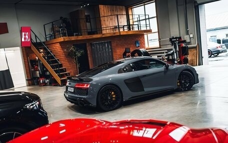 Audi R8, 2019 год, 17 000 000 рублей, 7 фотография