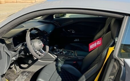 Audi R8, 2019 год, 17 000 000 рублей, 11 фотография