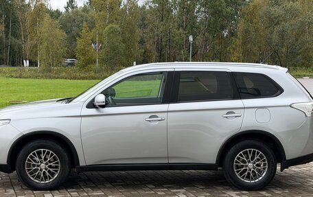 Mitsubishi Outlander III рестайлинг 3, 2014 год, 1 399 000 рублей, 2 фотография