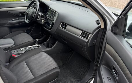 Mitsubishi Outlander III рестайлинг 3, 2014 год, 1 399 000 рублей, 11 фотография