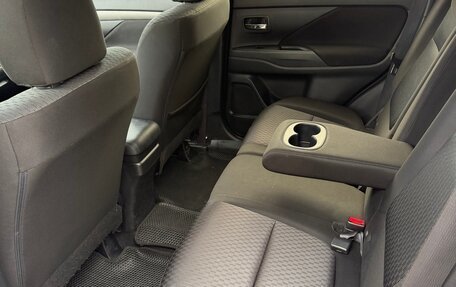 Mitsubishi Outlander III рестайлинг 3, 2014 год, 1 399 000 рублей, 13 фотография