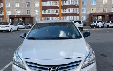 Hyundai Solaris II рестайлинг, 2015 год, 1 150 000 рублей, 2 фотография