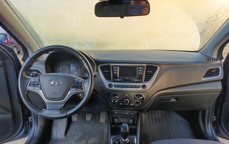 Hyundai Solaris II рестайлинг, 2017 год, 1 300 000 рублей, 13 фотография