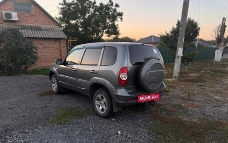 Chevrolet Niva I рестайлинг, 2017 год, 910 000 рублей, 3 фотография