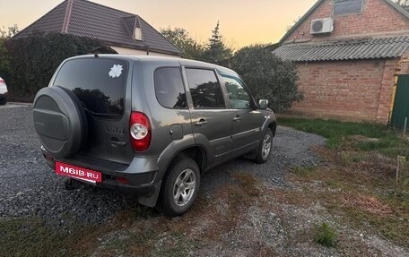 Chevrolet Niva I рестайлинг, 2017 год, 910 000 рублей, 6 фотография