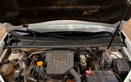 Renault Logan II, 2018 год, 1 000 000 рублей, 11 фотография