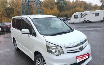 Toyota Noah III, 2011 год, 1 650 000 рублей, 1 фотография