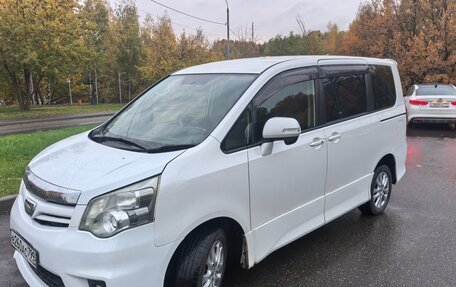 Toyota Noah III, 2011 год, 1 650 000 рублей, 2 фотография