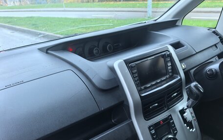 Toyota Noah III, 2011 год, 1 650 000 рублей, 6 фотография