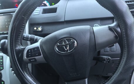 Toyota Noah III, 2011 год, 1 650 000 рублей, 10 фотография