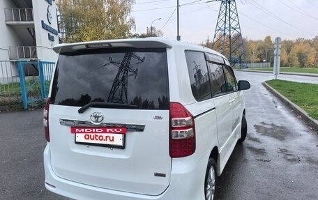 Toyota Noah III, 2011 год, 1 650 000 рублей, 4 фотография
