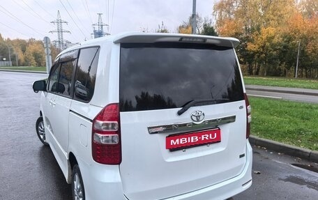 Toyota Noah III, 2011 год, 1 650 000 рублей, 3 фотография