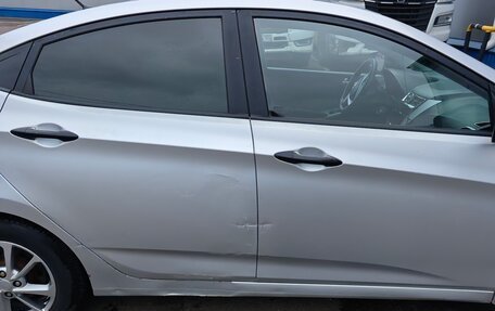 Hyundai Solaris II рестайлинг, 2011 год, 660 000 рублей, 7 фотография
