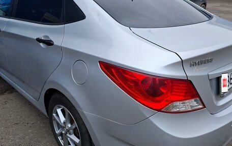 Hyundai Solaris II рестайлинг, 2011 год, 660 000 рублей, 10 фотография