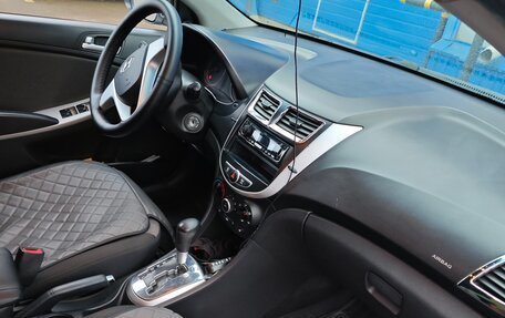 Hyundai Solaris II рестайлинг, 2011 год, 660 000 рублей, 21 фотография