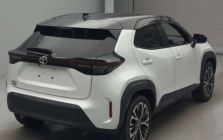 Toyota Yaris Cross, 2023 год, 1 550 000 рублей, 2 фотография