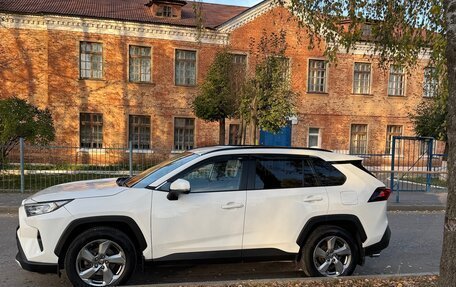 Toyota RAV4, 2021 год, 3 550 000 рублей, 2 фотография