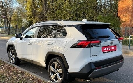 Toyota RAV4, 2021 год, 3 550 000 рублей, 3 фотография