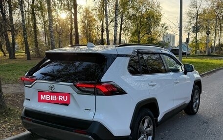 Toyota RAV4, 2021 год, 3 550 000 рублей, 5 фотография