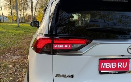 Toyota RAV4, 2021 год, 3 550 000 рублей, 9 фотография