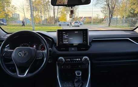 Toyota RAV4, 2021 год, 3 550 000 рублей, 18 фотография