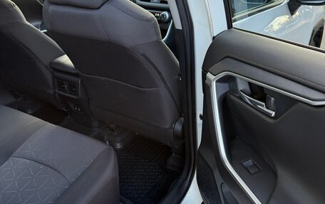 Toyota RAV4, 2021 год, 3 550 000 рублей, 11 фотография