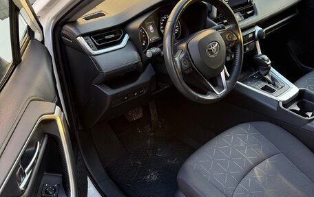 Toyota RAV4, 2021 год, 3 550 000 рублей, 24 фотография