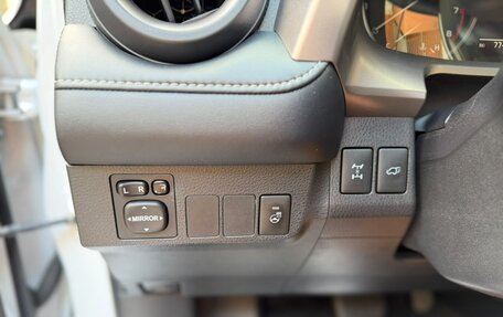 Toyota RAV4, 2018 год, 2 790 000 рублей, 21 фотография