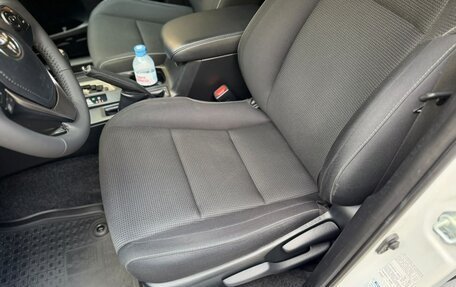 Toyota RAV4, 2018 год, 2 790 000 рублей, 13 фотография
