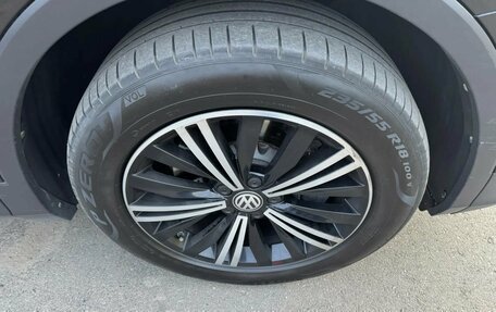 Volkswagen Tiguan II, 2018 год, 2 700 000 рублей, 22 фотография