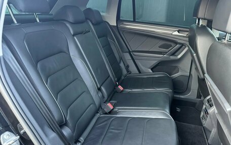 Volkswagen Tiguan II, 2018 год, 2 700 000 рублей, 20 фотография