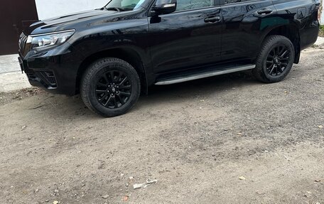 Toyota Land Cruiser Prado 150 рестайлинг 2, 2021 год, 7 000 000 рублей, 1 фотография