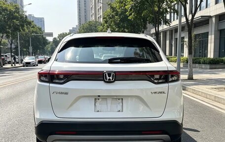 Honda Vezel, 2023 год, 1 995 000 рублей, 3 фотография