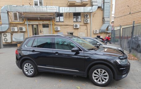 Volkswagen Tiguan II, 2018 год, 2 200 000 рублей, 3 фотография