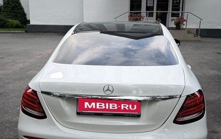 Mercedes-Benz E-Класс, 2019 год, 2 950 000 рублей, 4 фотография