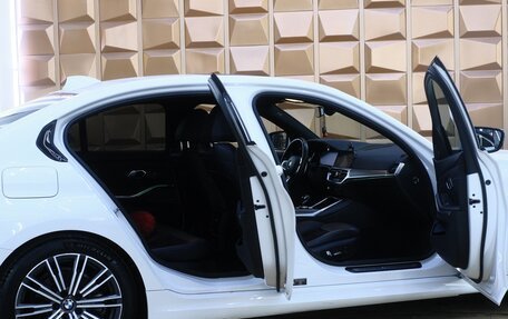 BMW 3 серия, 2019 год, 3 690 000 рублей, 19 фотография