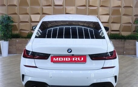 BMW 3 серия, 2019 год, 3 690 000 рублей, 18 фотография
