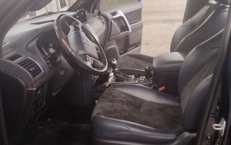 Toyota Land Cruiser Prado 150 рестайлинг 2, 2018 год, 5 900 000 рублей, 5 фотография