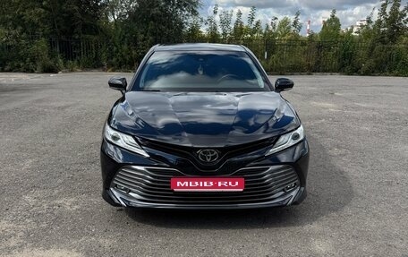 Toyota Camry, 2019 год, 2 950 000 рублей, 1 фотография