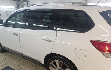 Nissan Pathfinder, 2015 год, 1 800 000 рублей, 12 фотография