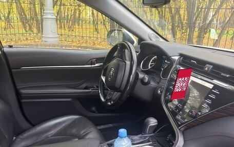 Toyota Camry, 2019 год, 2 620 000 рублей, 6 фотография