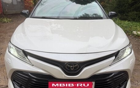 Toyota Camry, 2020 год, 3 000 000 рублей, 1 фотография
