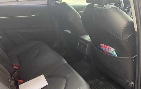 Toyota Camry, 2021 год, 3 200 000 рублей, 6 фотография