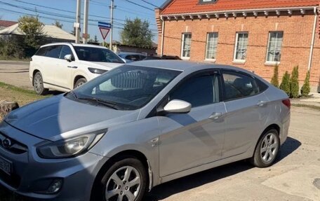 Hyundai Solaris II рестайлинг, 2013 год, 690 000 рублей, 2 фотография