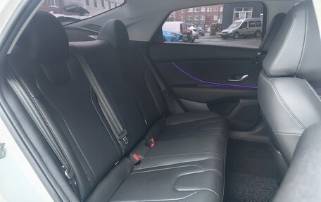 Hyundai Elantra, 2023 год, 2 200 000 рублей, 16 фотография
